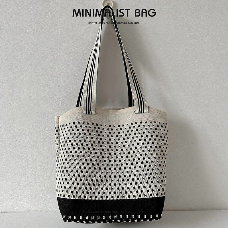Black and white dots